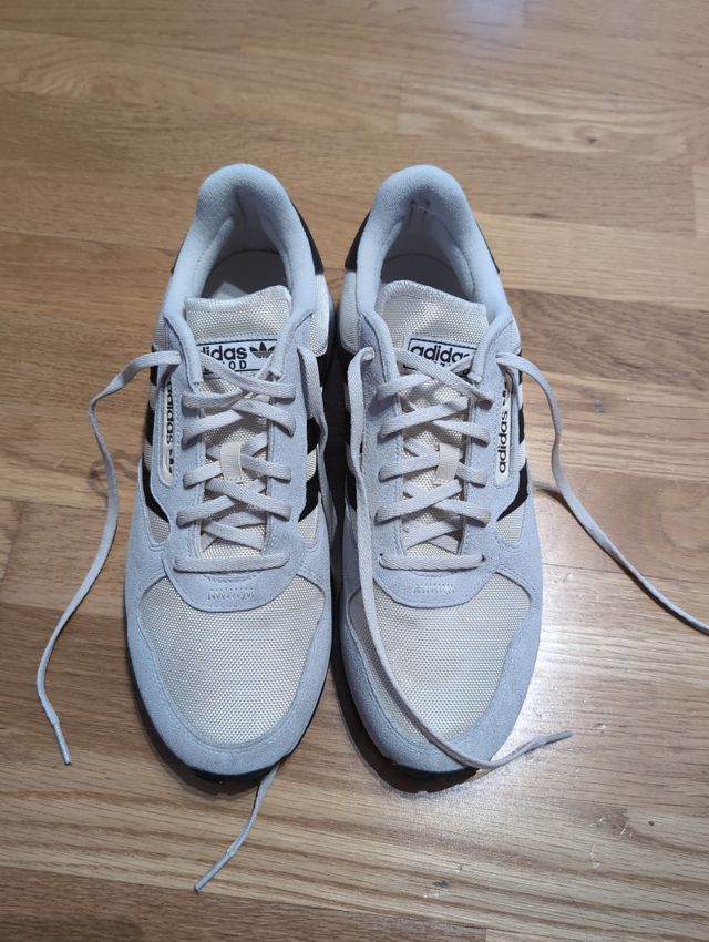 Adidas zapatillas casual - grises y blancas