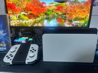 Nintendo Switch OLED Blanca + Juegos de Pokémon 
