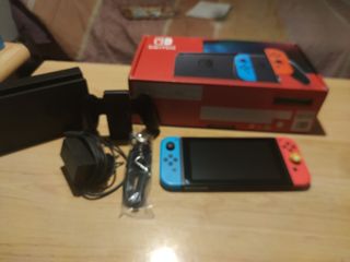 Nintendo Switch - Azul y Rojo