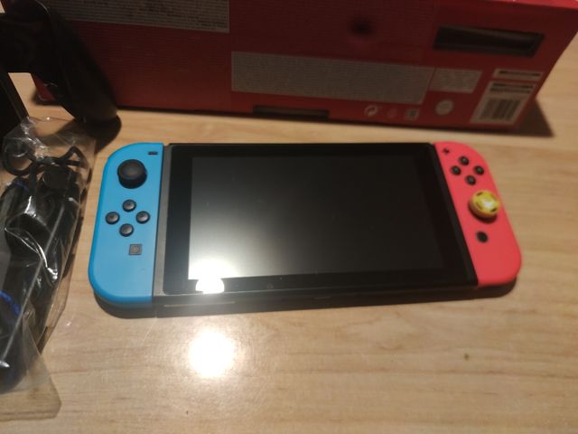 Nintendo Switch - Azul y Rojo