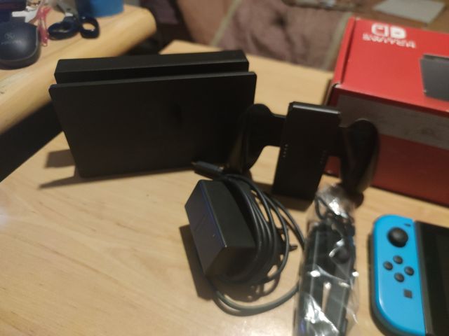 Nintendo Switch - Azul y Rojo