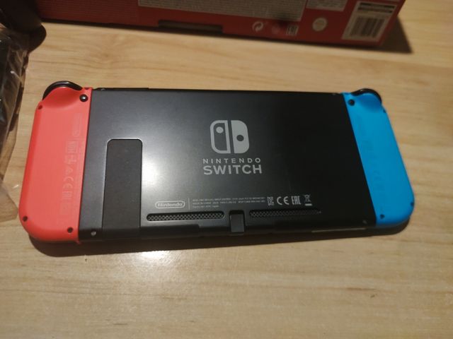Nintendo Switch - Azul y Rojo