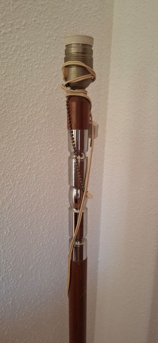 Base de lampara con pie de mármol.