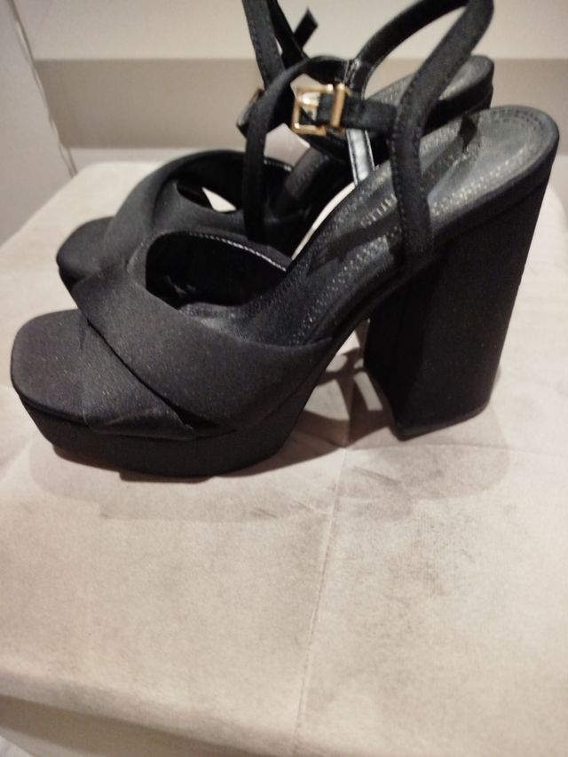 Sandalias Stradivarius negras tacón 35
