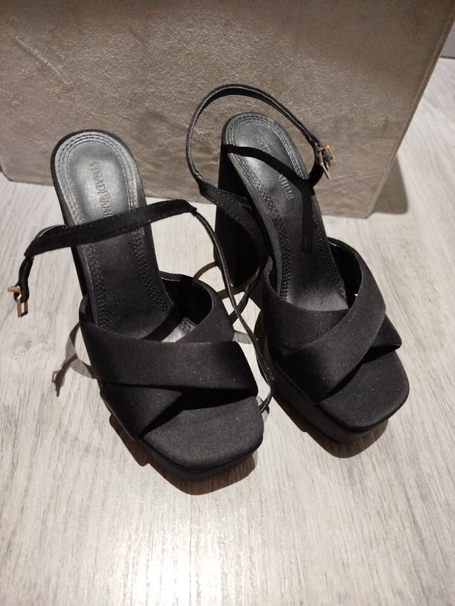 Sandalias Stradivarius negras tacón 35