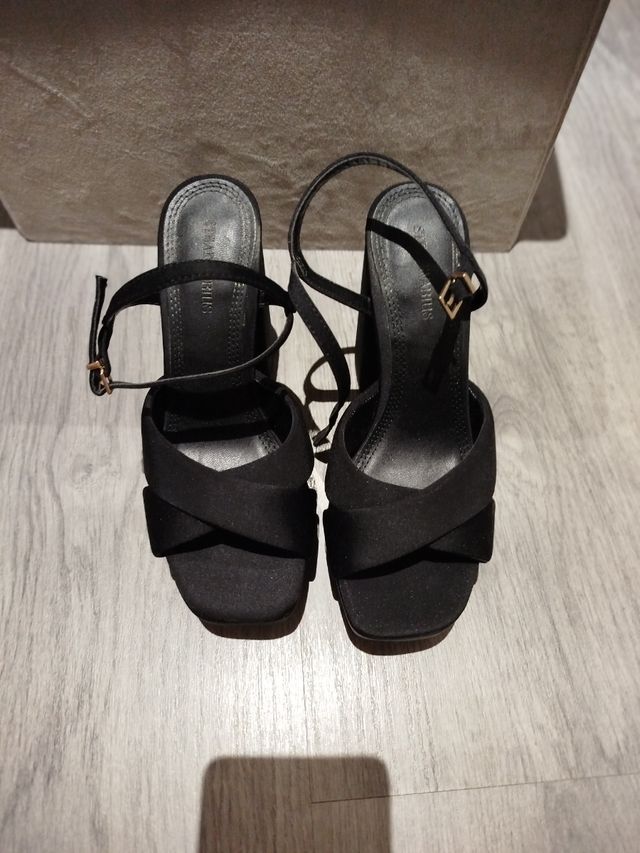 Sandalias Stradivarius negras tacón 35