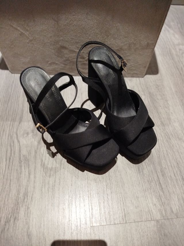 Sandalias Stradivarius negras tacón 35