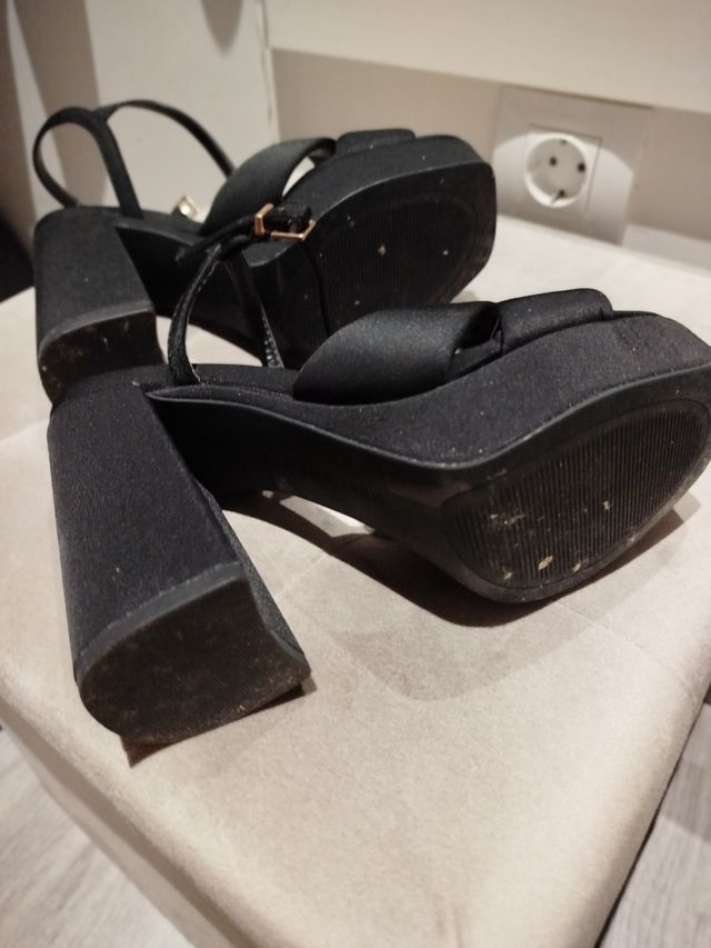 Sandalias Stradivarius negras tacón 35