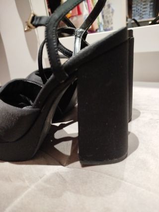 Sandalias Stradivarius negras tacón 35
