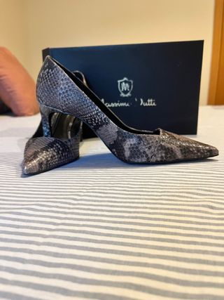 Tacones Massimo Dutti serpiente