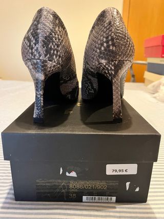 Tacones Massimo Dutti serpiente