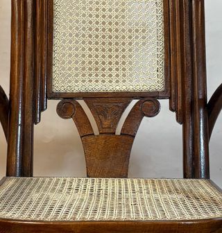 Mecedora vintage de madera y mimbre