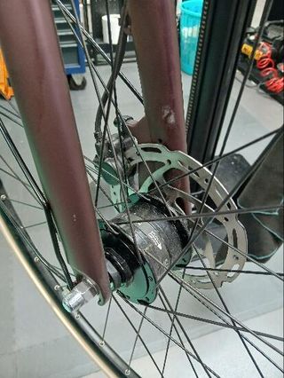Bicicleta urbana larga distancia cuadro bajo monoplato 11V