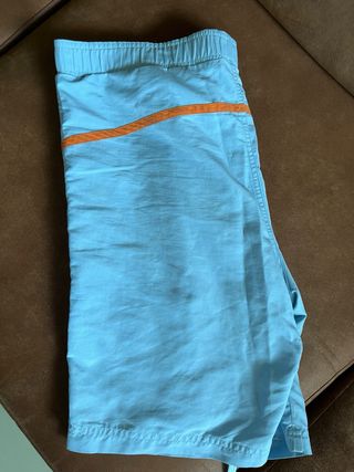 Bañador Reebok azul celeste.
