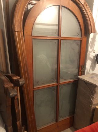 Puerta arqueada clásica madera