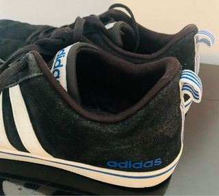 Zapatillas Adidas - Negras y Blancas