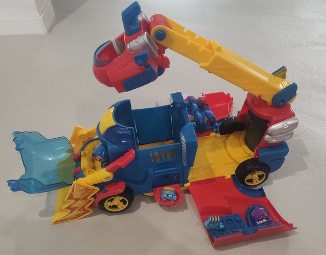 Camión SuperThings transformable