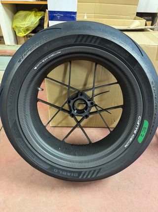 Llantas Rotobox Carbono KTM + Neumaticos Pirelli