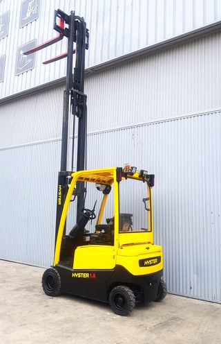 CARRETILLA ELEVADORA SEGUNDA MANO SEMINUEVA 1800KG