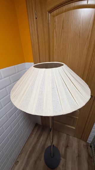 Lámpara pie IKEA madera - beige
2 uds iguales.