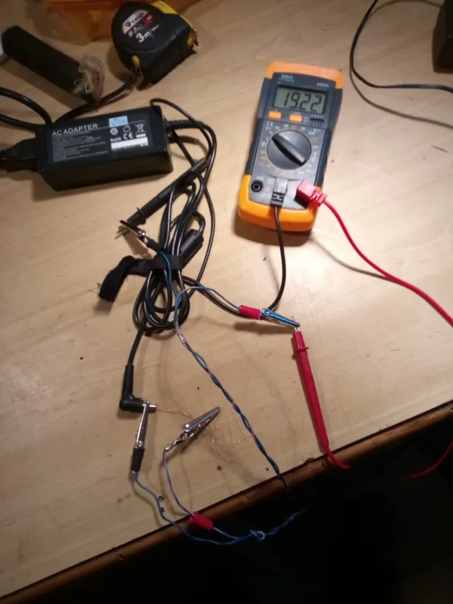 Caricatore portatile AF06 19V, 3,42 Amp.