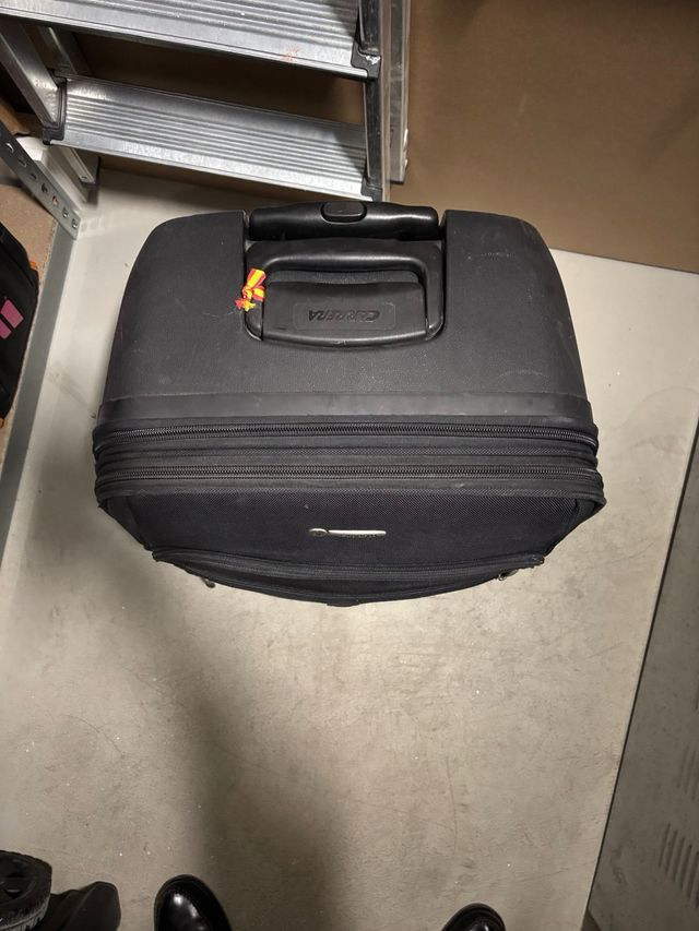 Maleta CARRERA negra 45x25x55