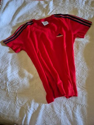 Maglietta Adidas rossa con righe  blu