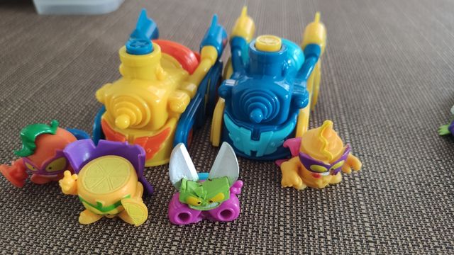 SuperThings Coches y Figuras