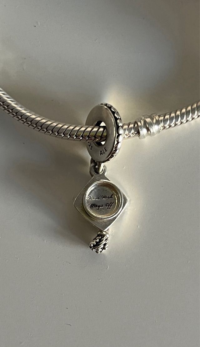 Charm Pandora Graduación Plata