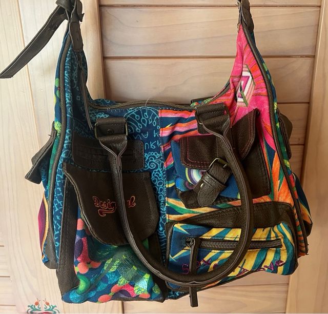 Bolso Desigual multicolor.