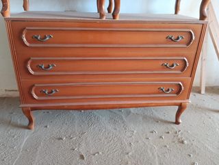 Cómoda antigua de madera