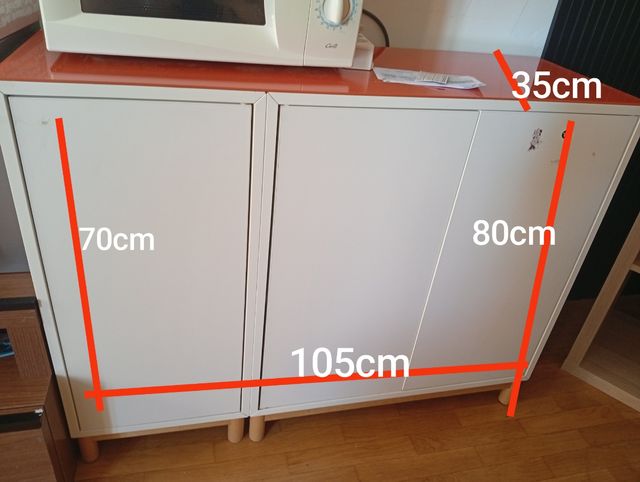 Mueble blanco y naranja