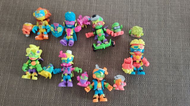 SuperThings: 7 figuras grandes y 5 pequeñas