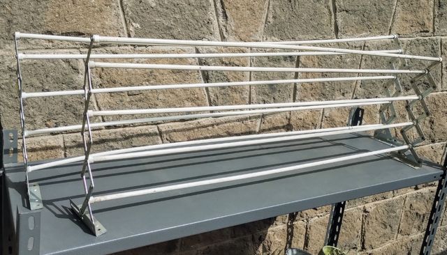 Stendino da parete retrattile