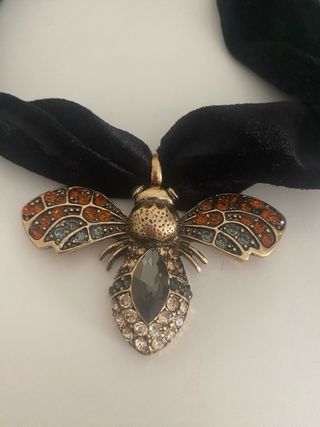 Collar Zara abeja dorado