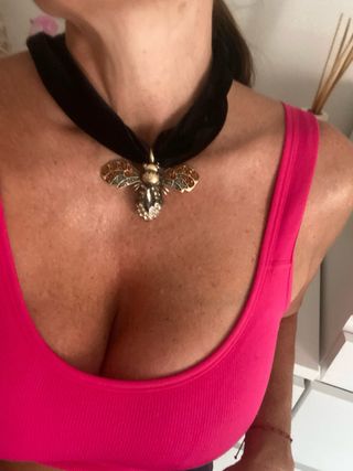 Collar Zara abeja dorado