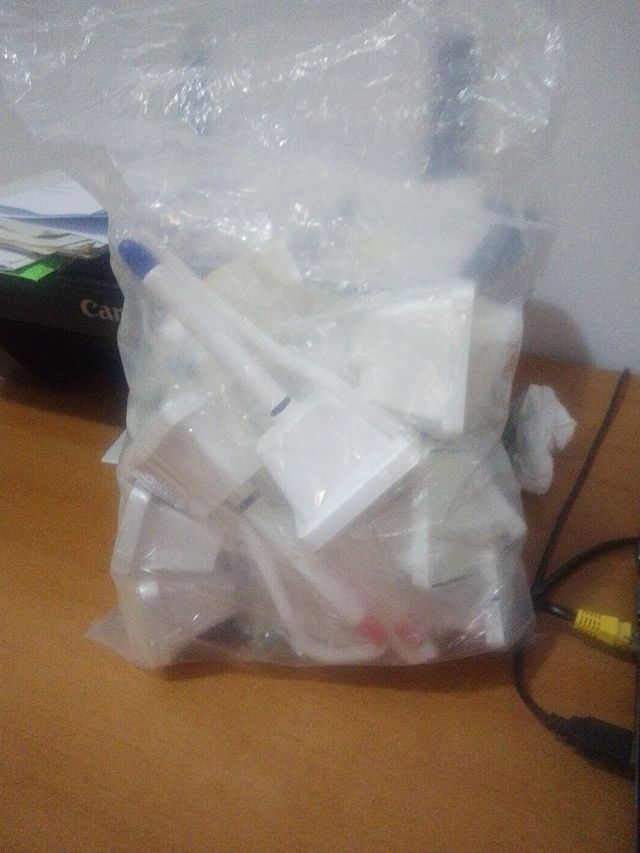 Una busta di penne per scrivere da scrivania