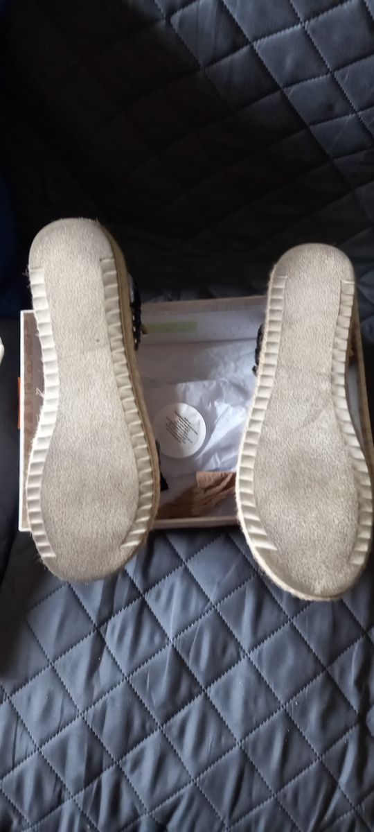 Sandalias  negras talla 41. OFERTON