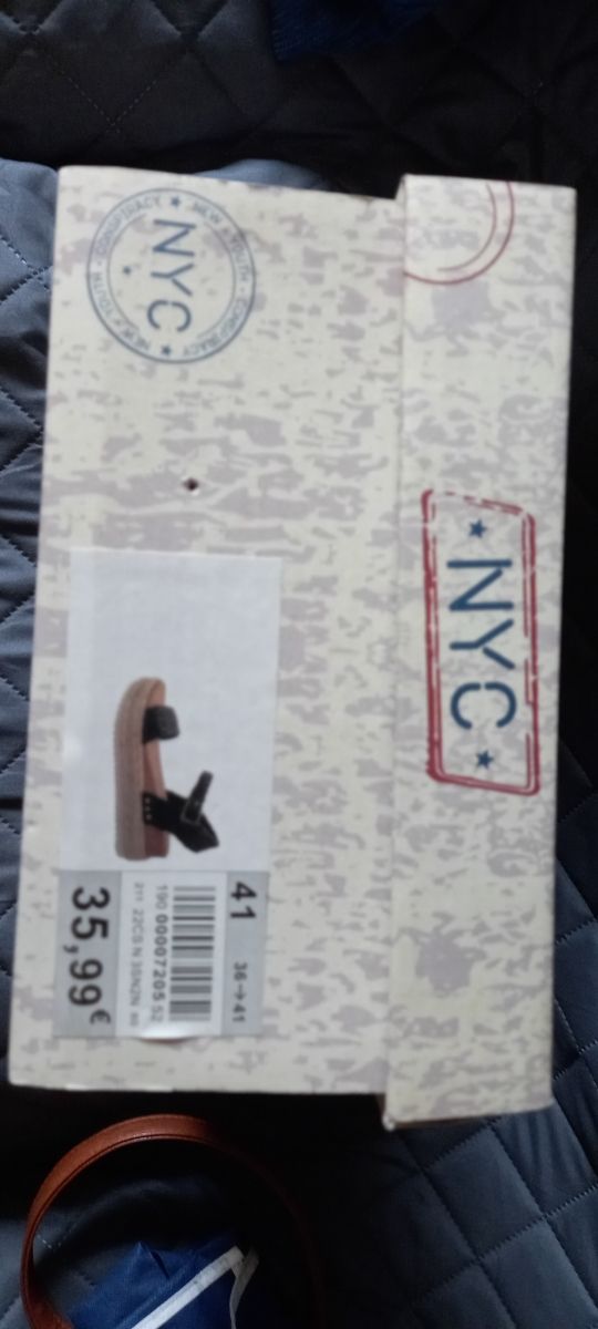 Sandalias  negras talla 41. OFERTON