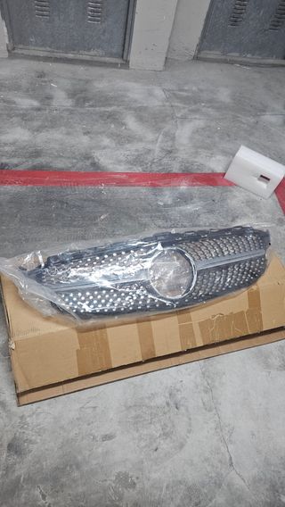 Parrilla Mercedes Benz diamante
W205