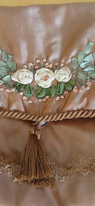 Borsa e Pochette in raso beige
