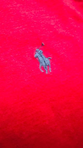 Camiseta Ralph Lauren roja y camiseta se Pepe jean