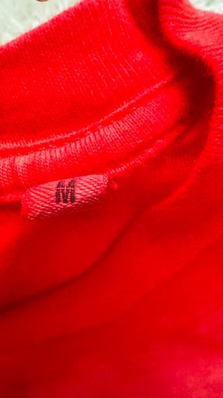 Camiseta Ralph Lauren roja y camiseta se Pepe jean