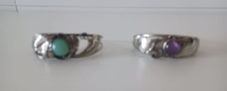 2 Brazaletes de metal plateados y piedra