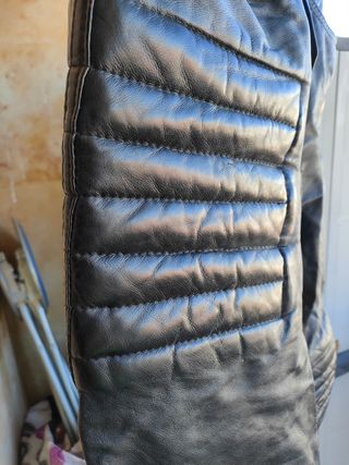 Pantalones moto cuero negros.para hombre 