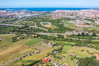 Terreno en venta en Roces Sur en Gijón