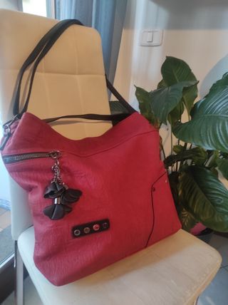 Borsa rossa a tracolla mai usata!