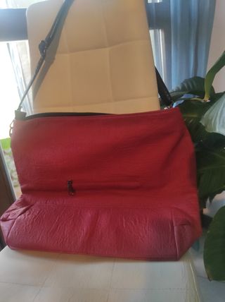 Borsa rossa a tracolla mai usata!
