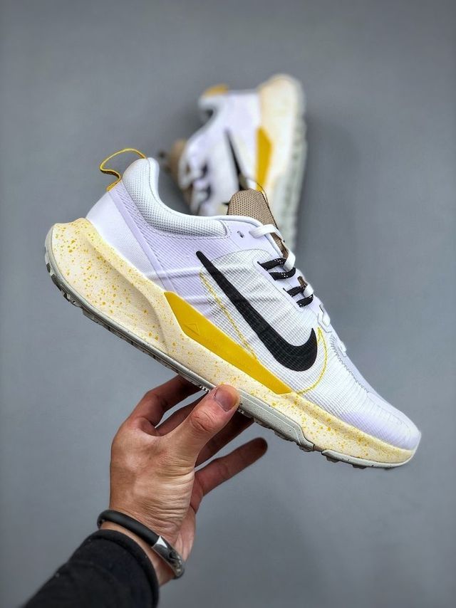 Zapatilla Deportiva Nike Juniper Trail 2 Contraste