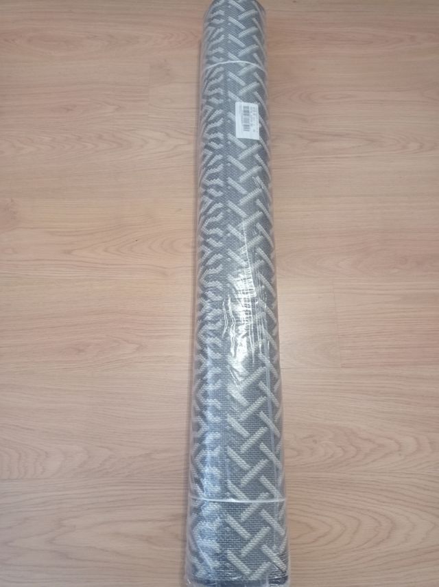 Alfombra azul y blanca 122×166 cm